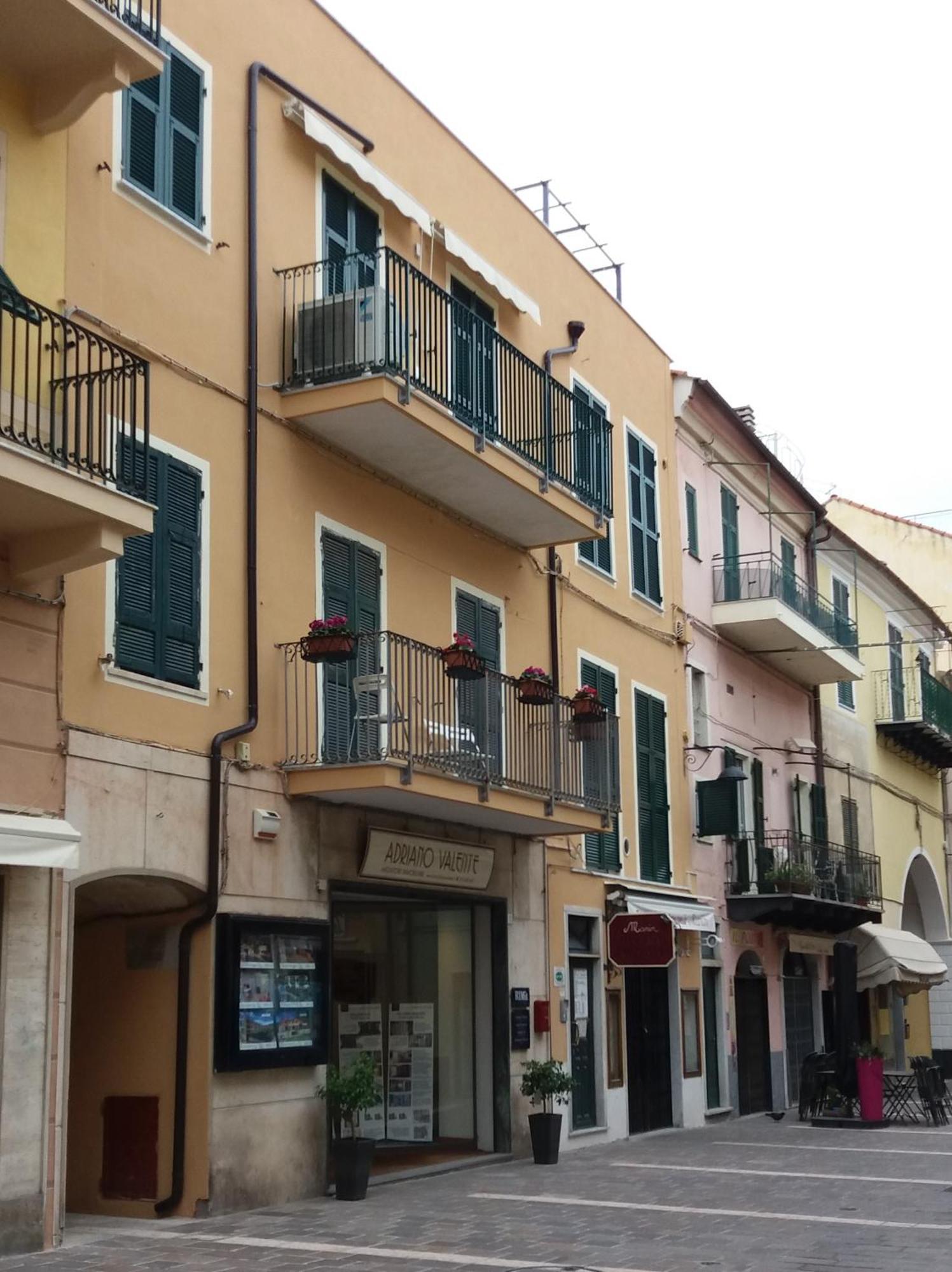 Porro15 Appartement Finale Ligure Buitenkant foto