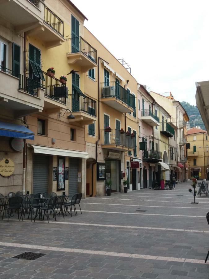 Porro15 Appartement Finale Ligure Buitenkant foto